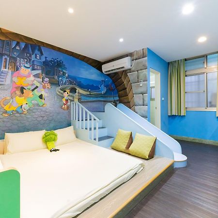 Bed and Breakfast Fairytale House à Tainan Extérieur photo