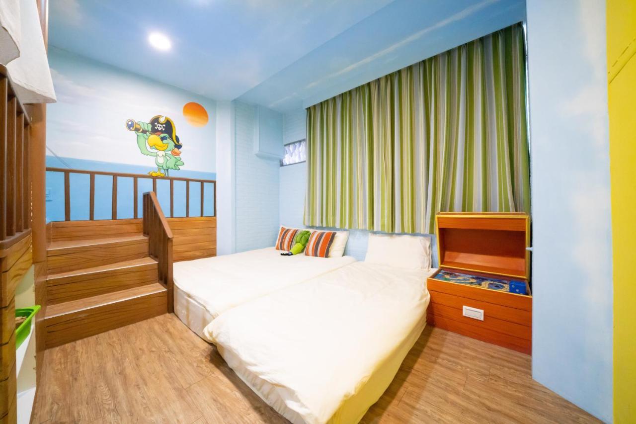 Bed and Breakfast Fairytale House à Tainan Extérieur photo